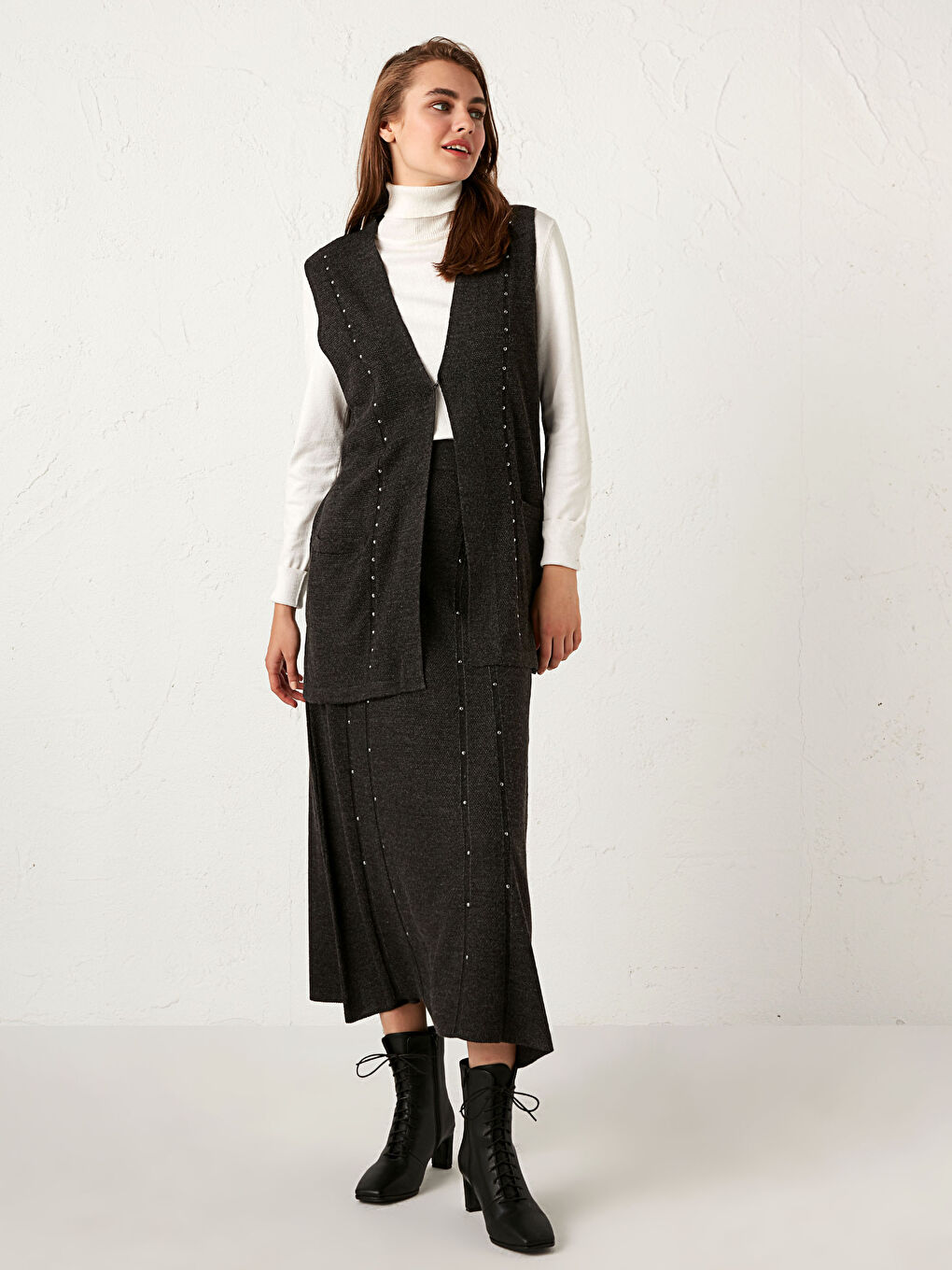 Antrasit Aplike Detaylı Triko Yelek-3