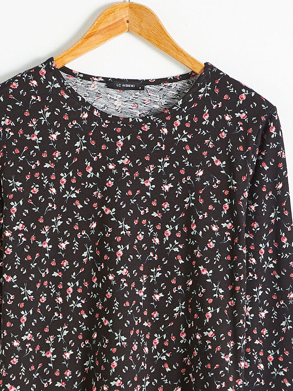 Siyah Çiçek Desenli Pamuklu Tişört-7