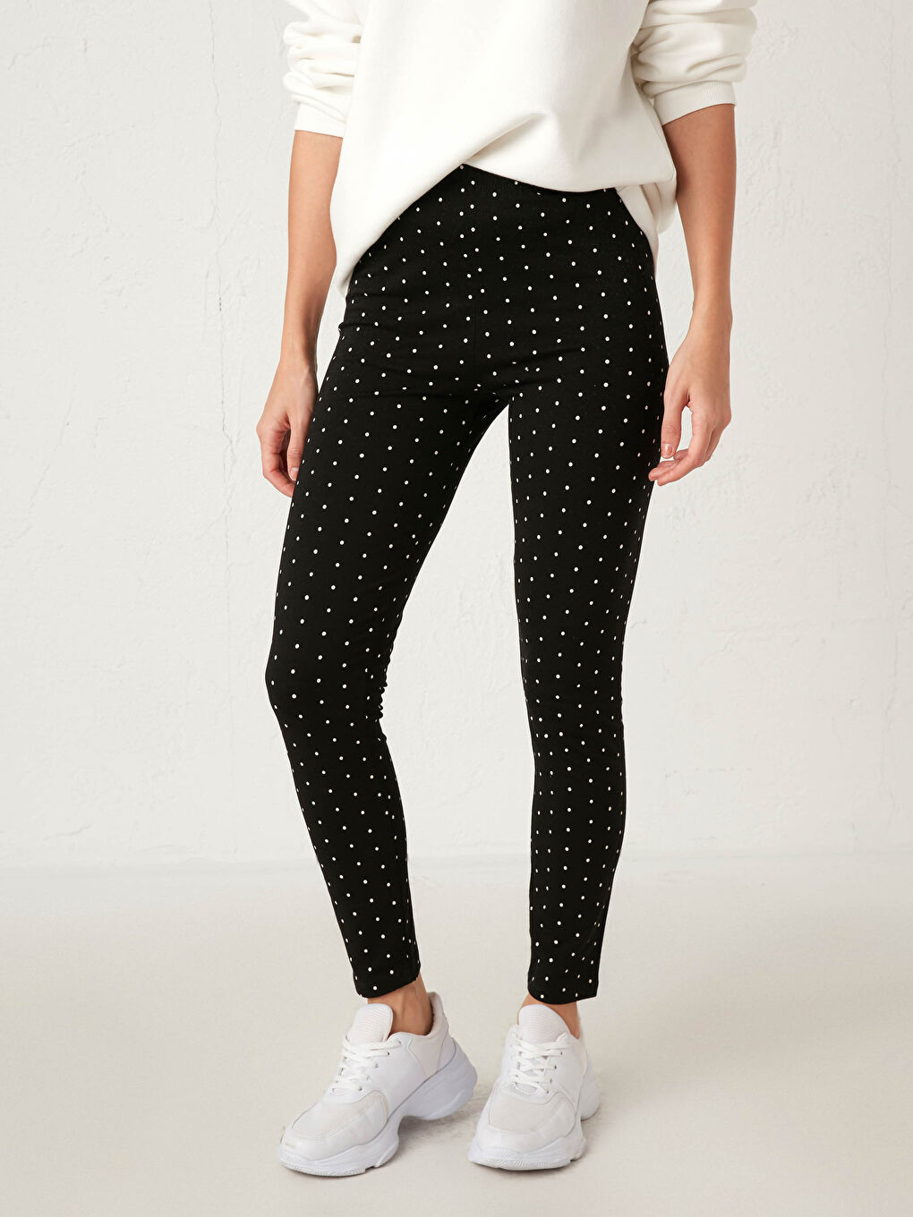 Siyah Pamuklu Puantiyeli Tayt-3