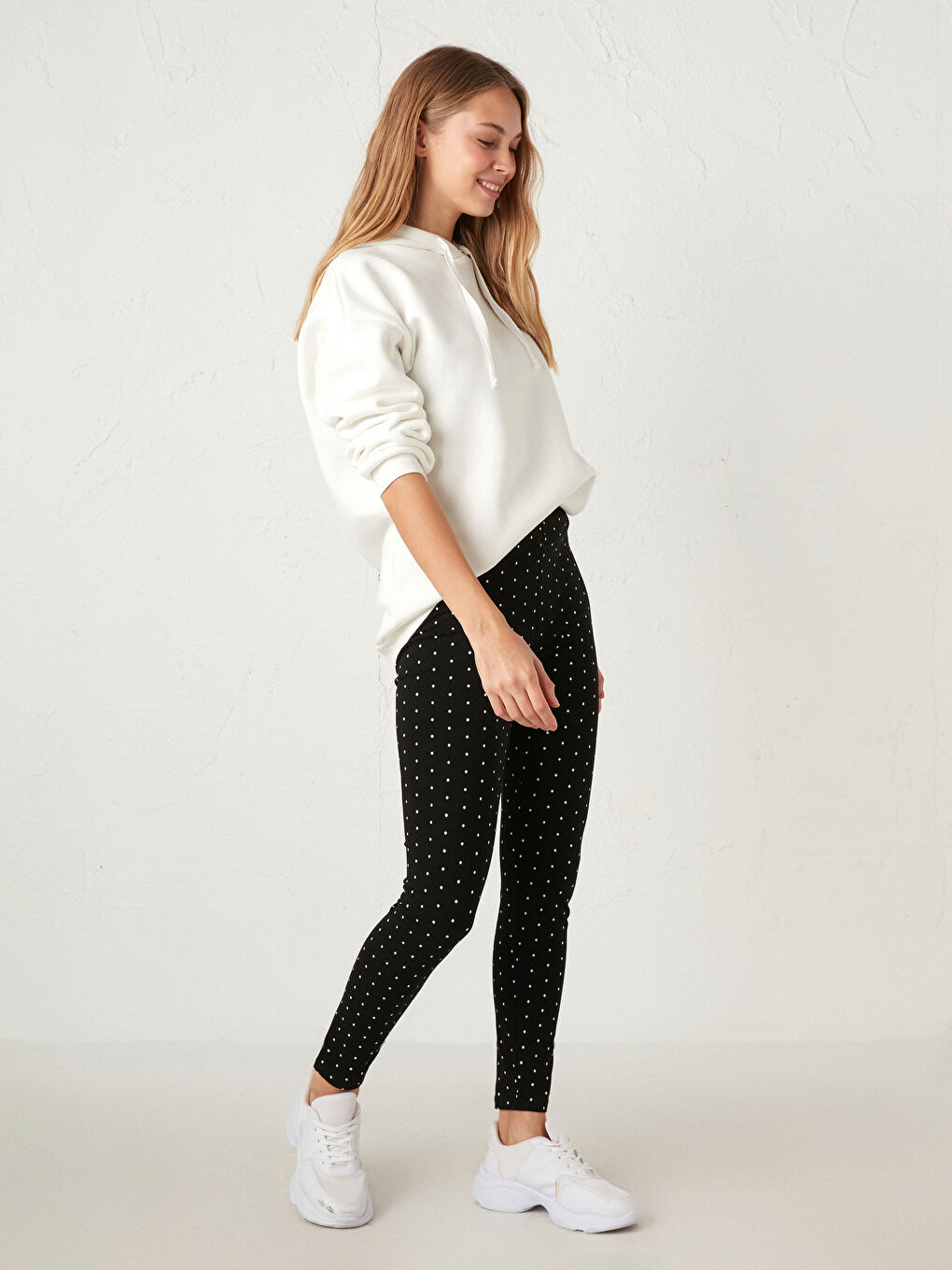 Siyah Pamuklu Puantiyeli Tayt-1