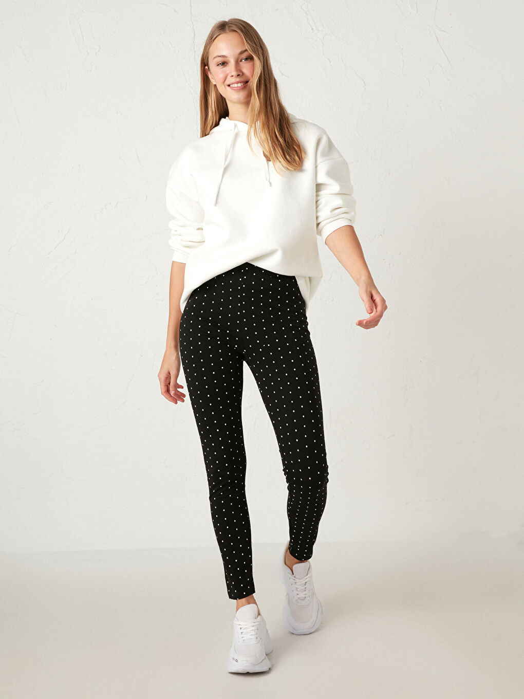 Siyah Pamuklu Puantiyeli Tayt-2