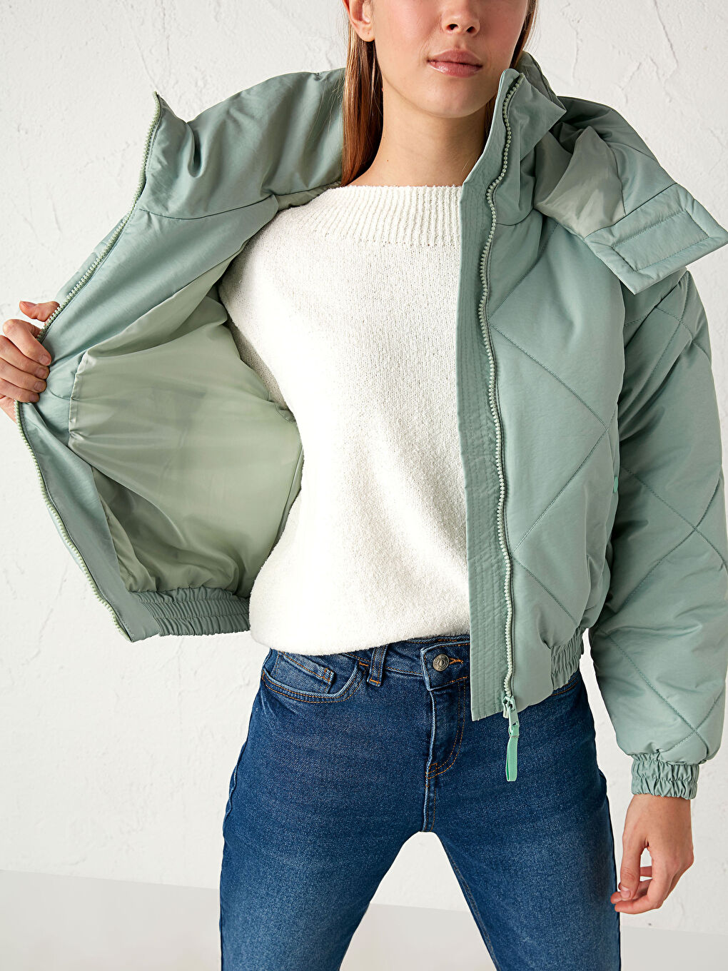 Женский пуховик с капюшоном и длинным рукавом-5