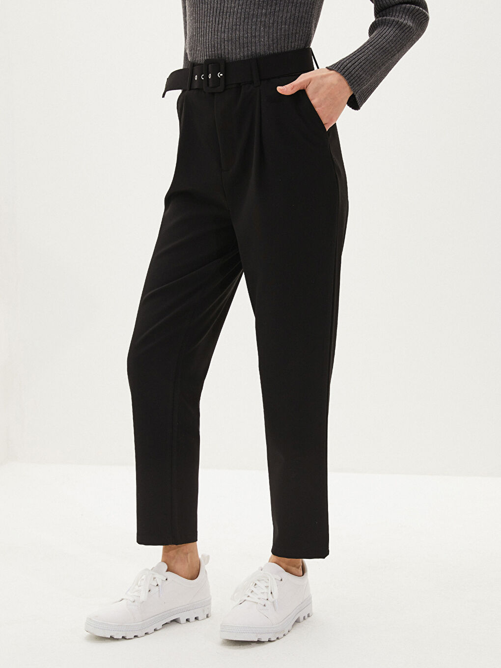 Siyah Beli Kemerli Bilek Boy Pantolon-2