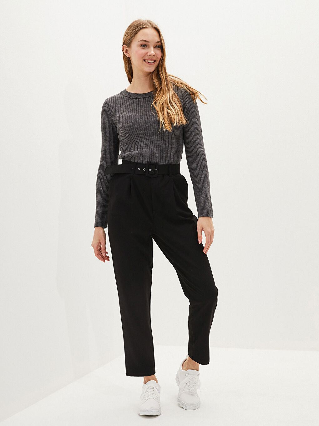 Siyah Beli Kemerli Bilek Boy Pantolon-4