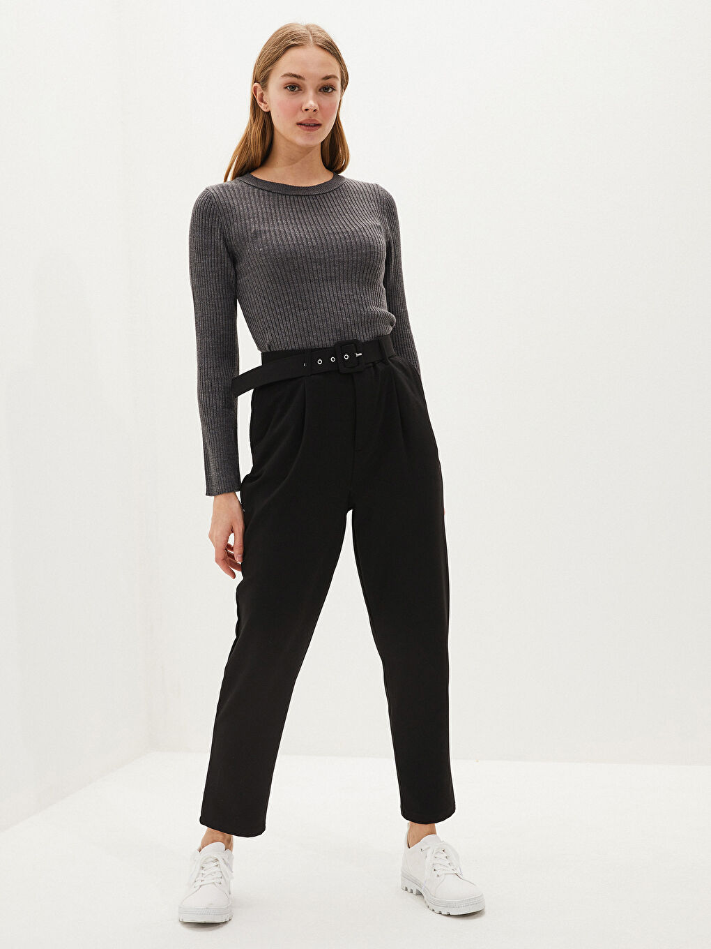 Siyah Beli Kemerli Bilek Boy Pantolon