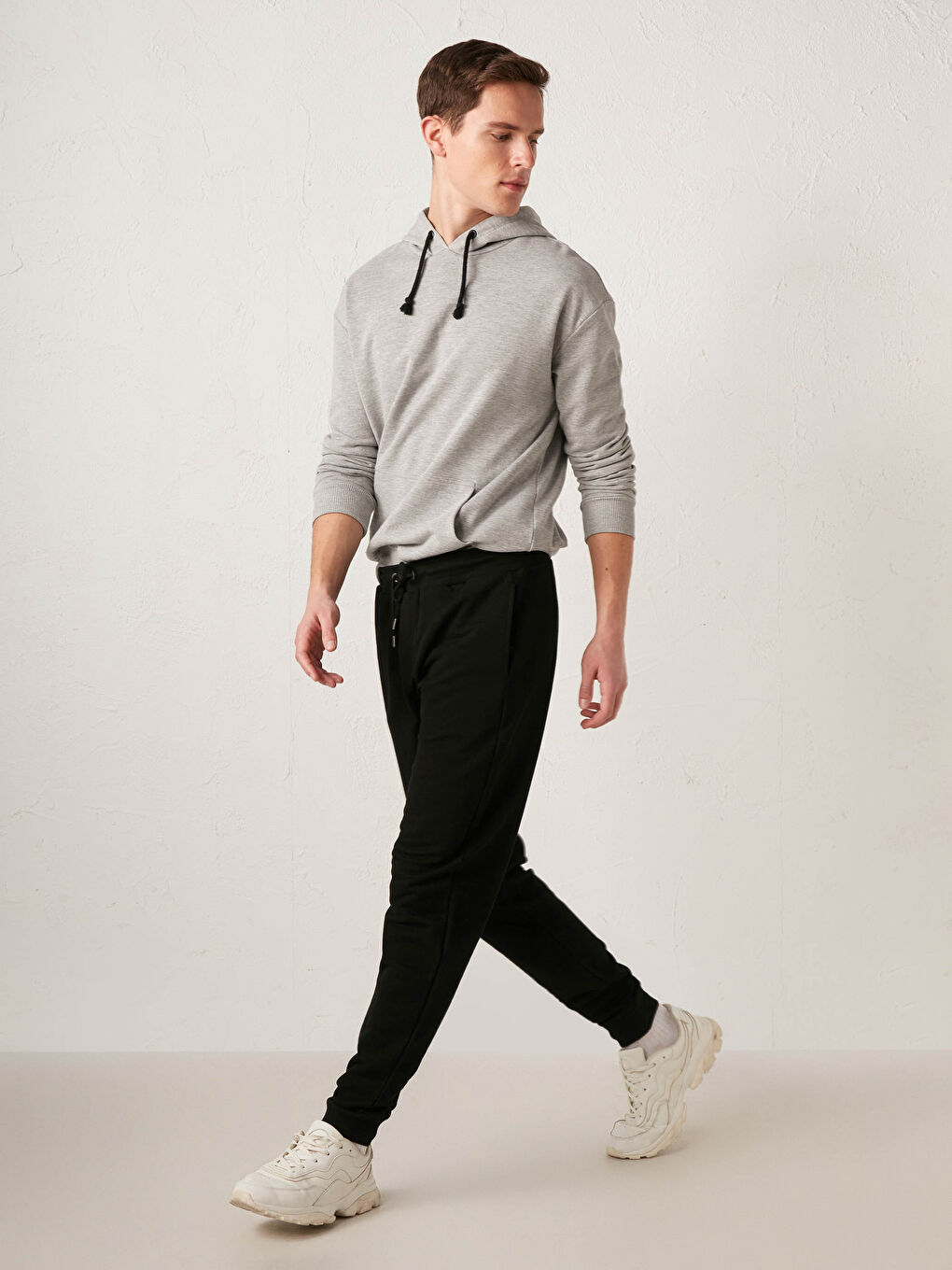 Siyah Standart Kalıp Jogger Eşofman Altı-2