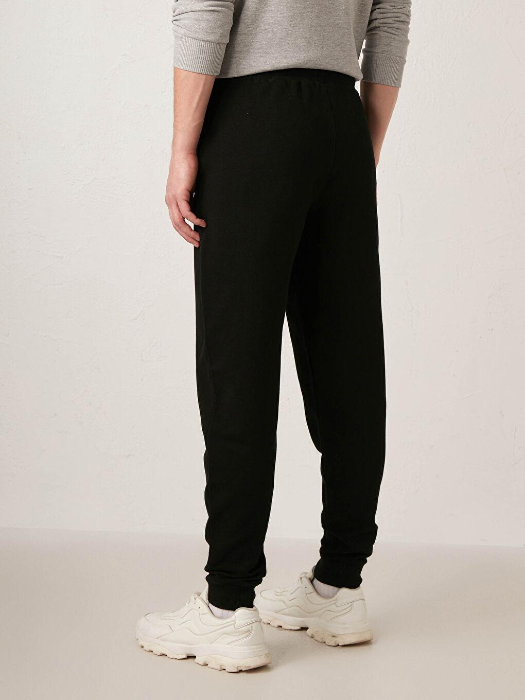 Siyah Standart Kalıp Jogger Eşofman Altı-4