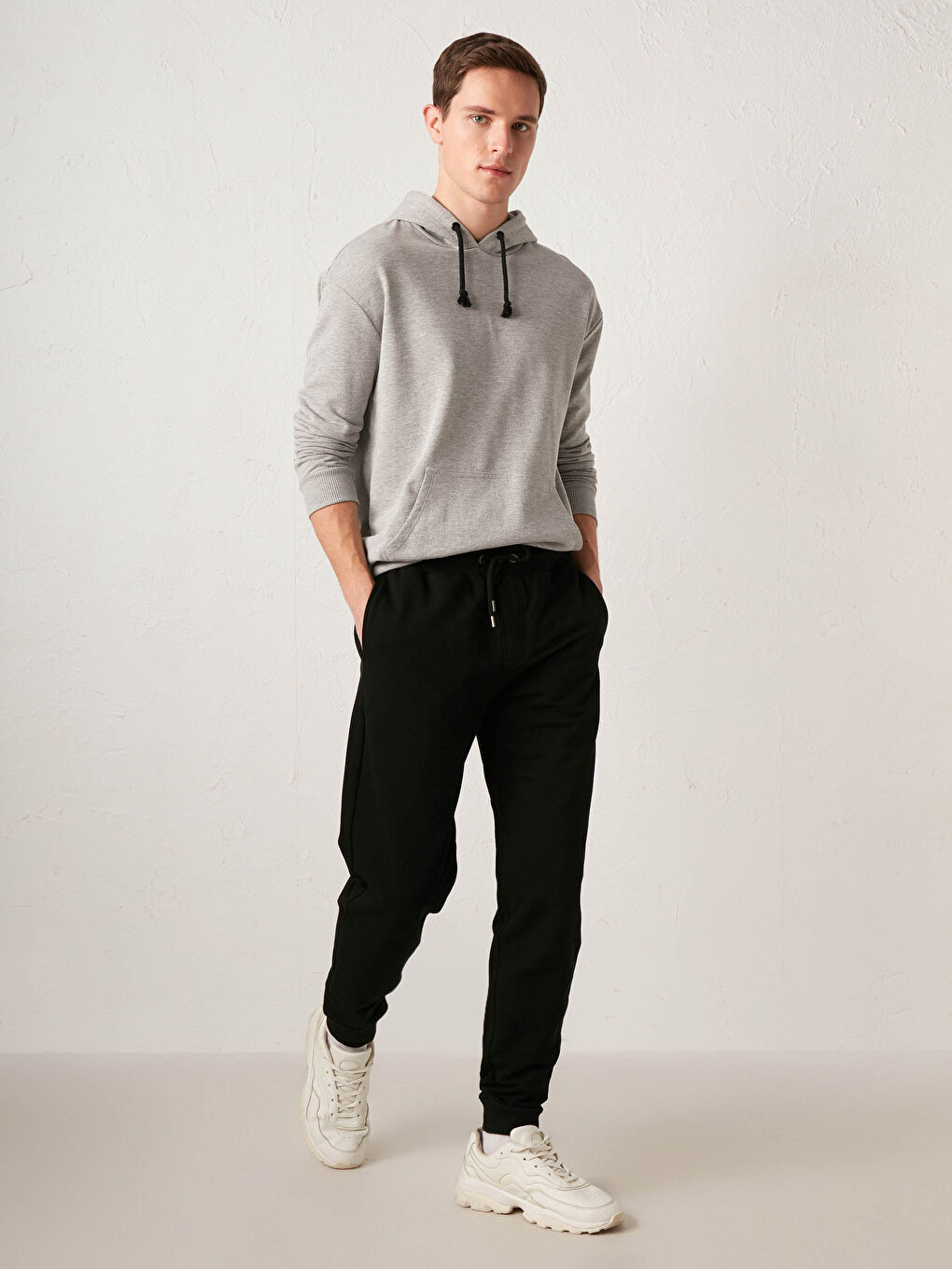 Siyah Standart Kalıp Jogger Eşofman Altı-1