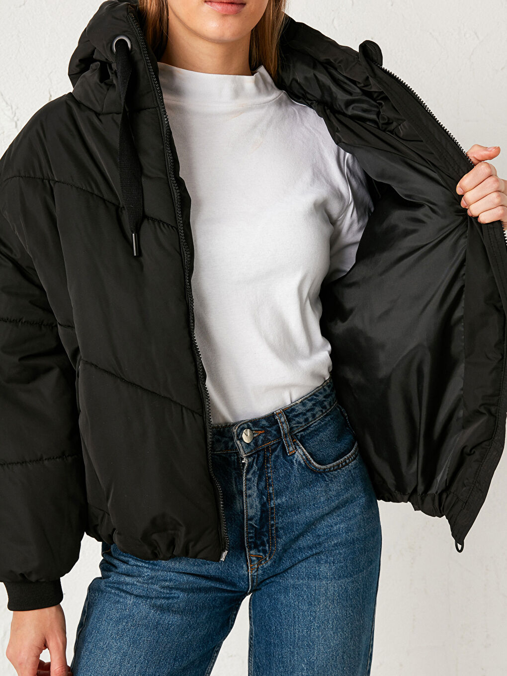 Siyah Kapüşonlu Uzun Kollu Kadın Şişme Mont-2