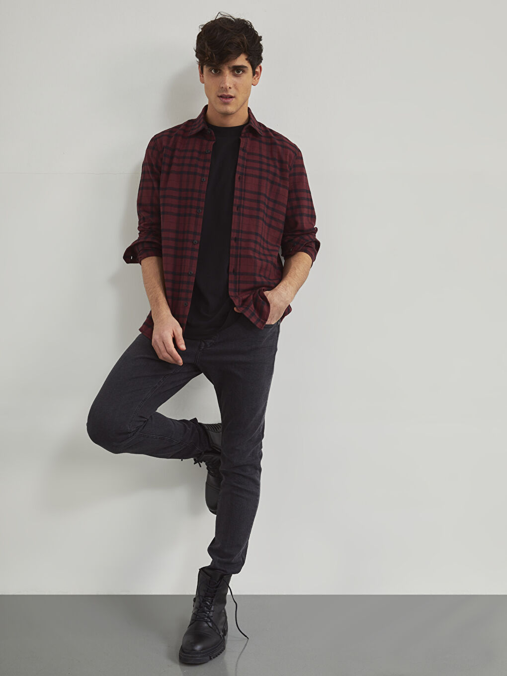 Slim Fit Long Sleeve Plaid Men's Flannel Shirt-2