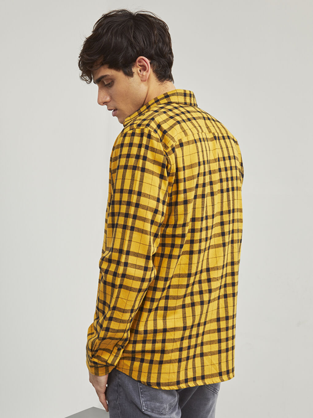 Slim Fit Long Sleeve Plaid Men's Flannel Shirt-2