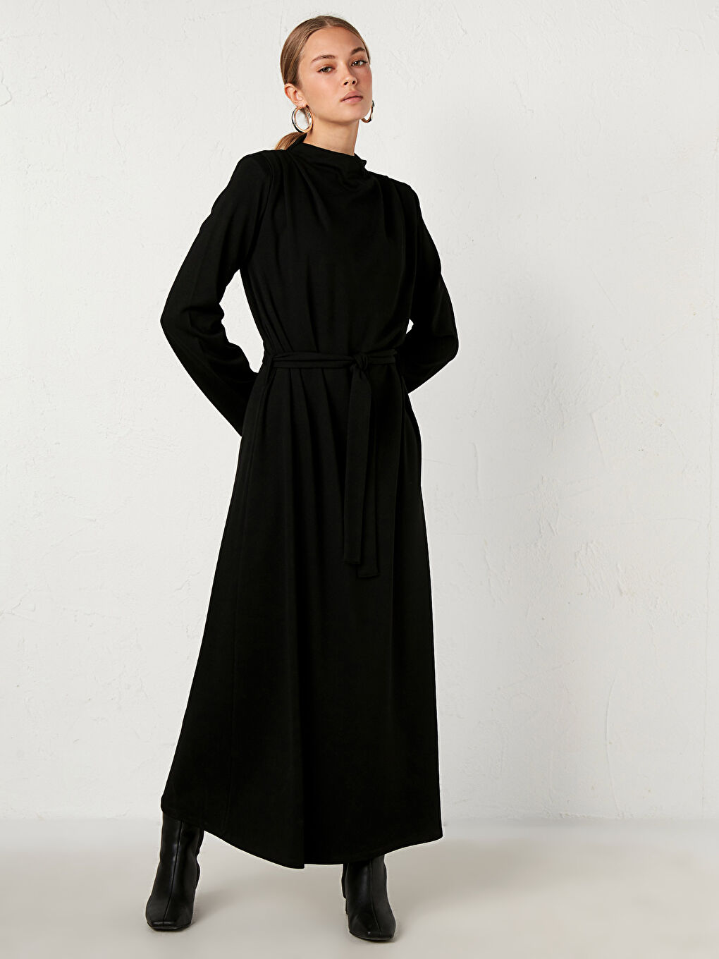 فستان ماكسي برقبة عالية-1