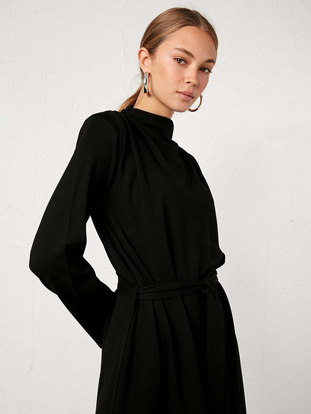 فستان ماكسي برقبة عالية-2