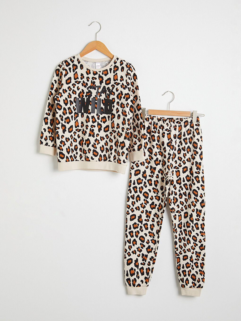 Girl's Leopard Patterned Pajamas Set