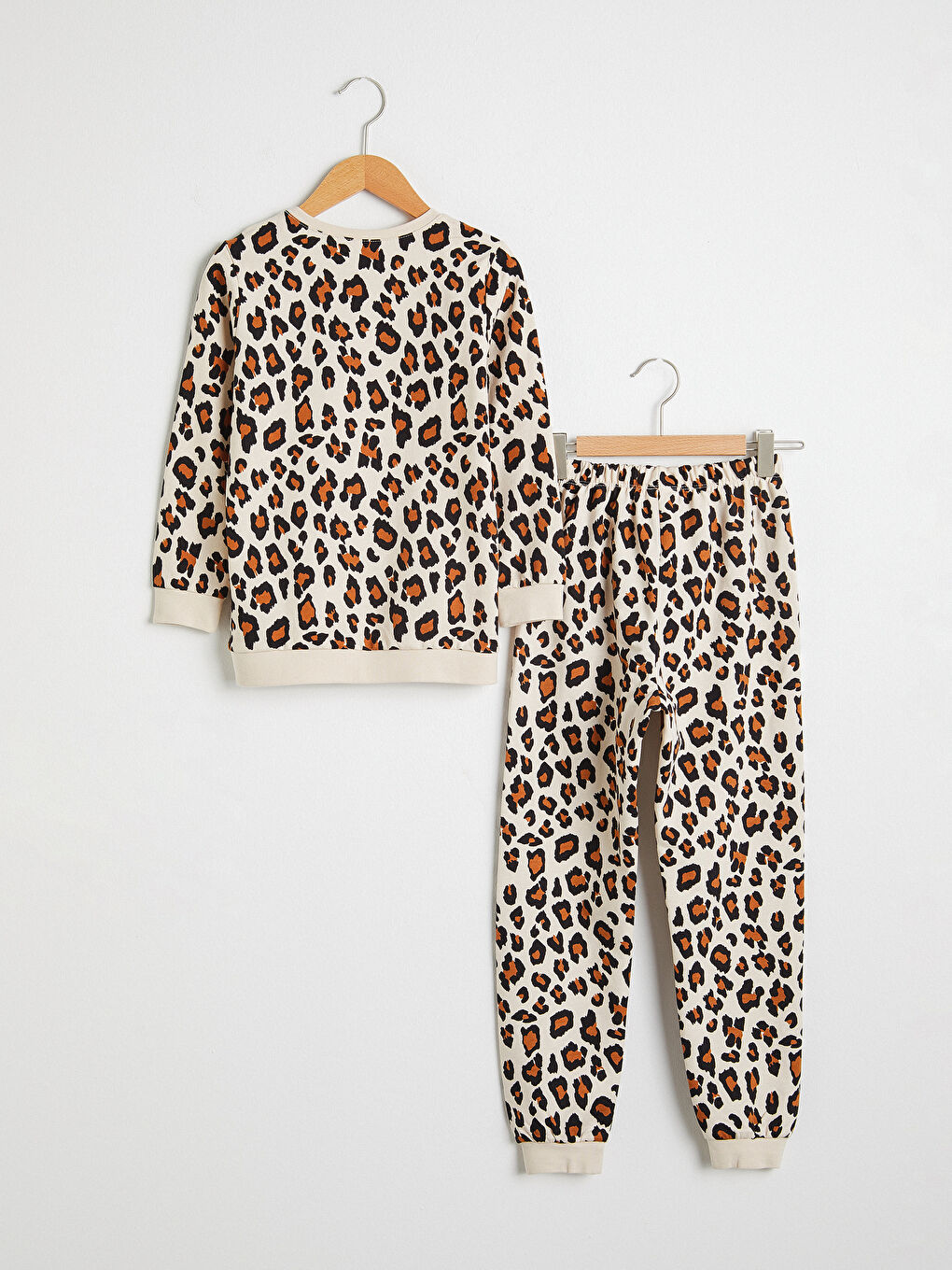 Girl's Leopard Patterned Pajamas Set-1