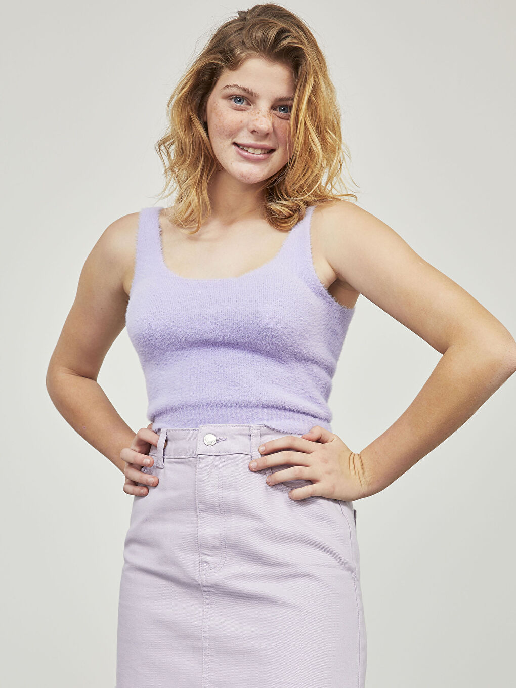 Lila Yumuşak Dokulu Kolsuz Crop Kazak