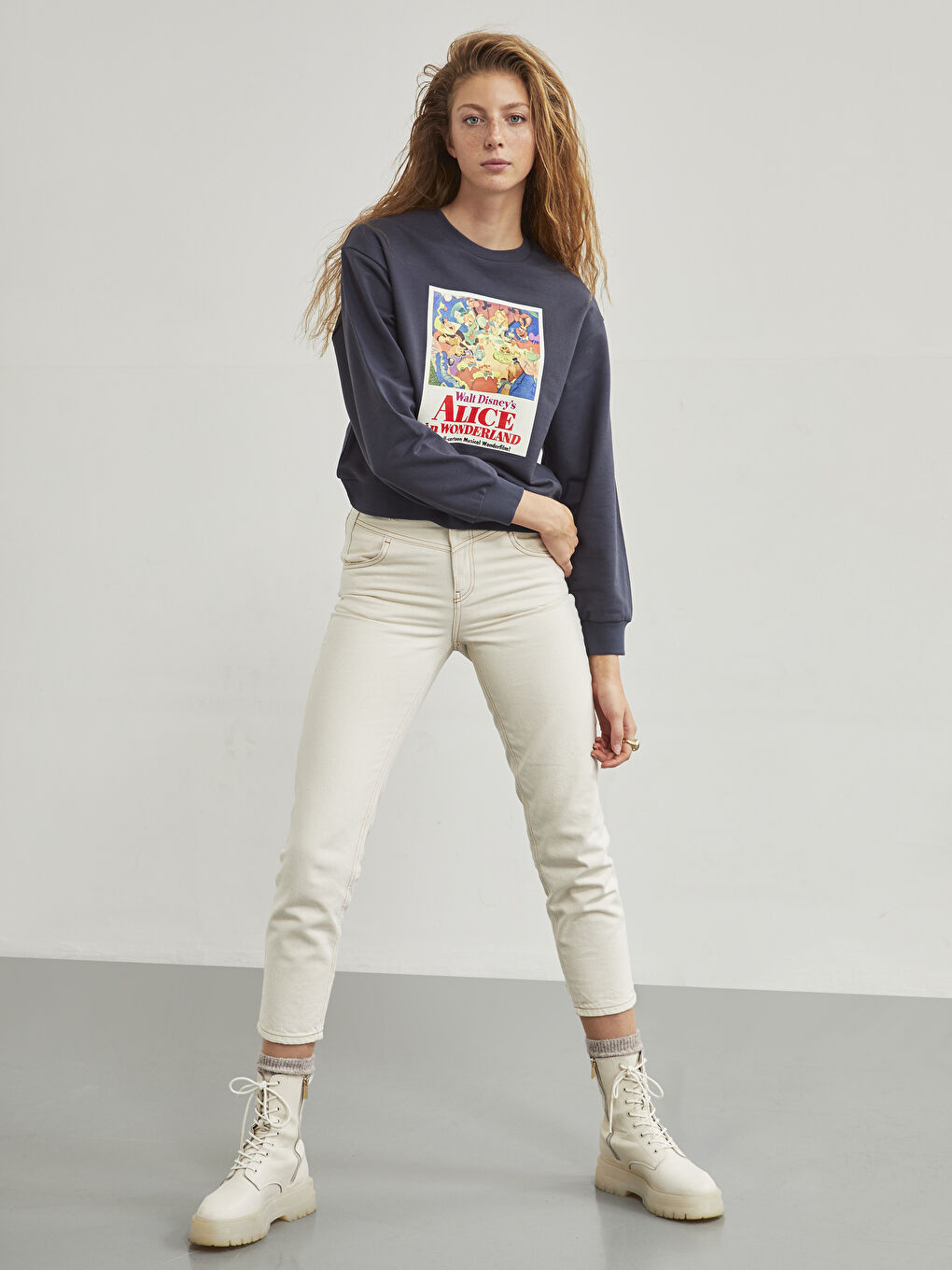 Свитшот с принтом Алиса в Зазеркалье-2