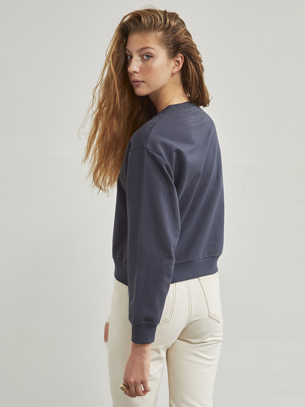 Свитшот с принтом Алиса в Зазеркалье-4