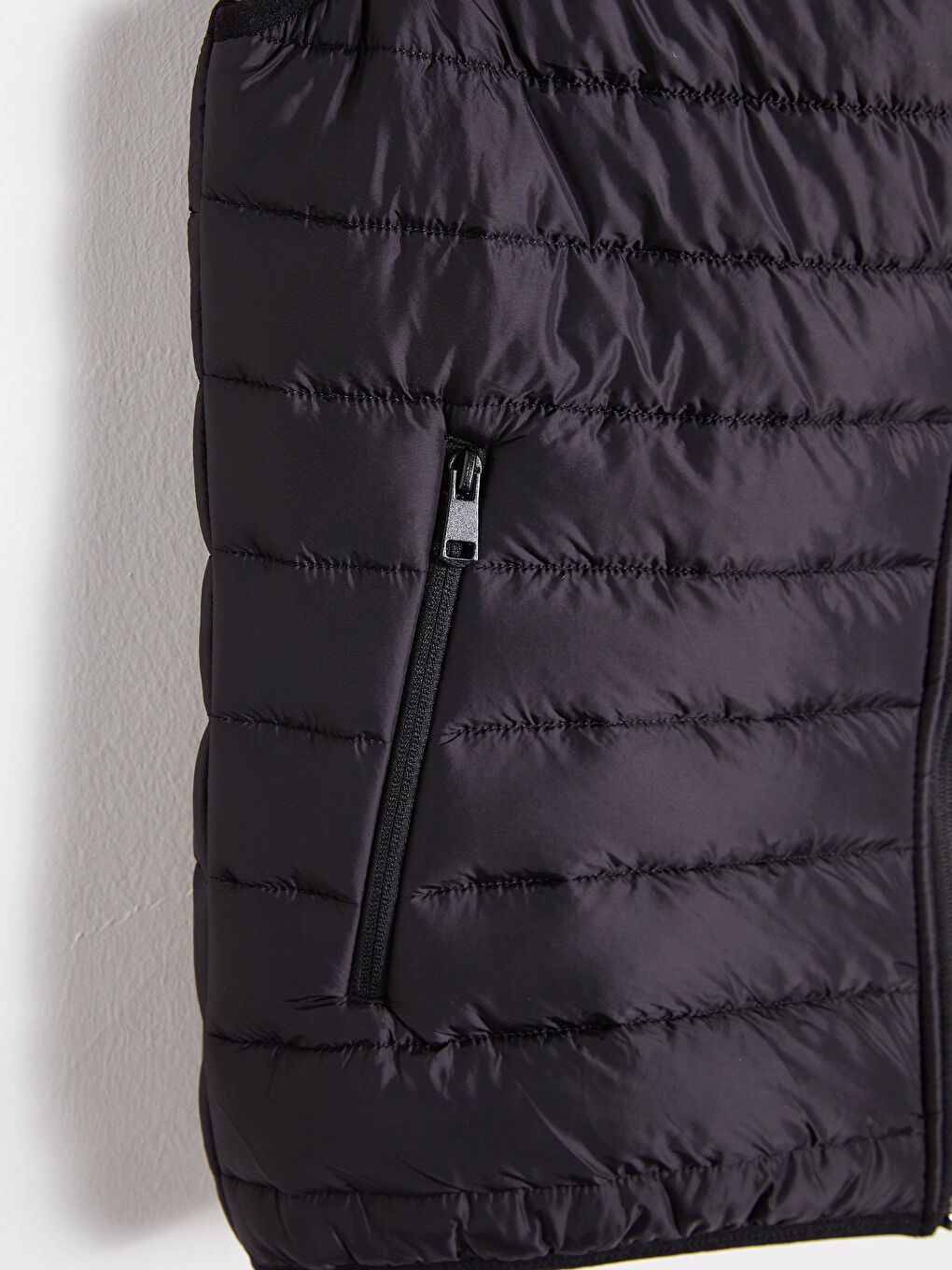 Siyah Dik Yaka Şişme Yelek-6