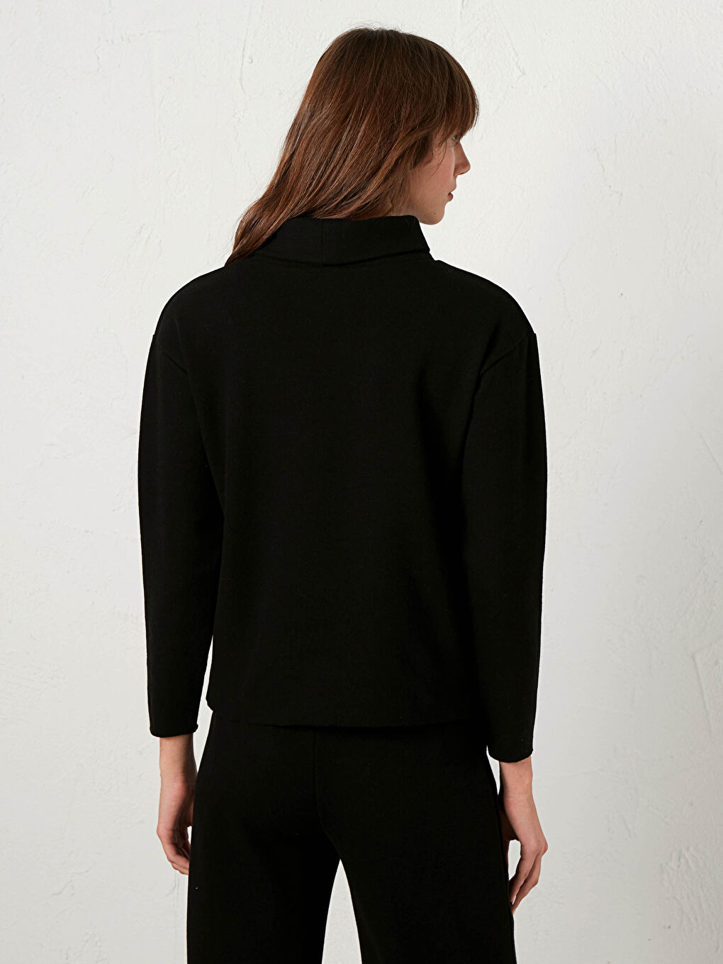 Siyah Yarım Balıkçı Yaka Sweatshirt-3