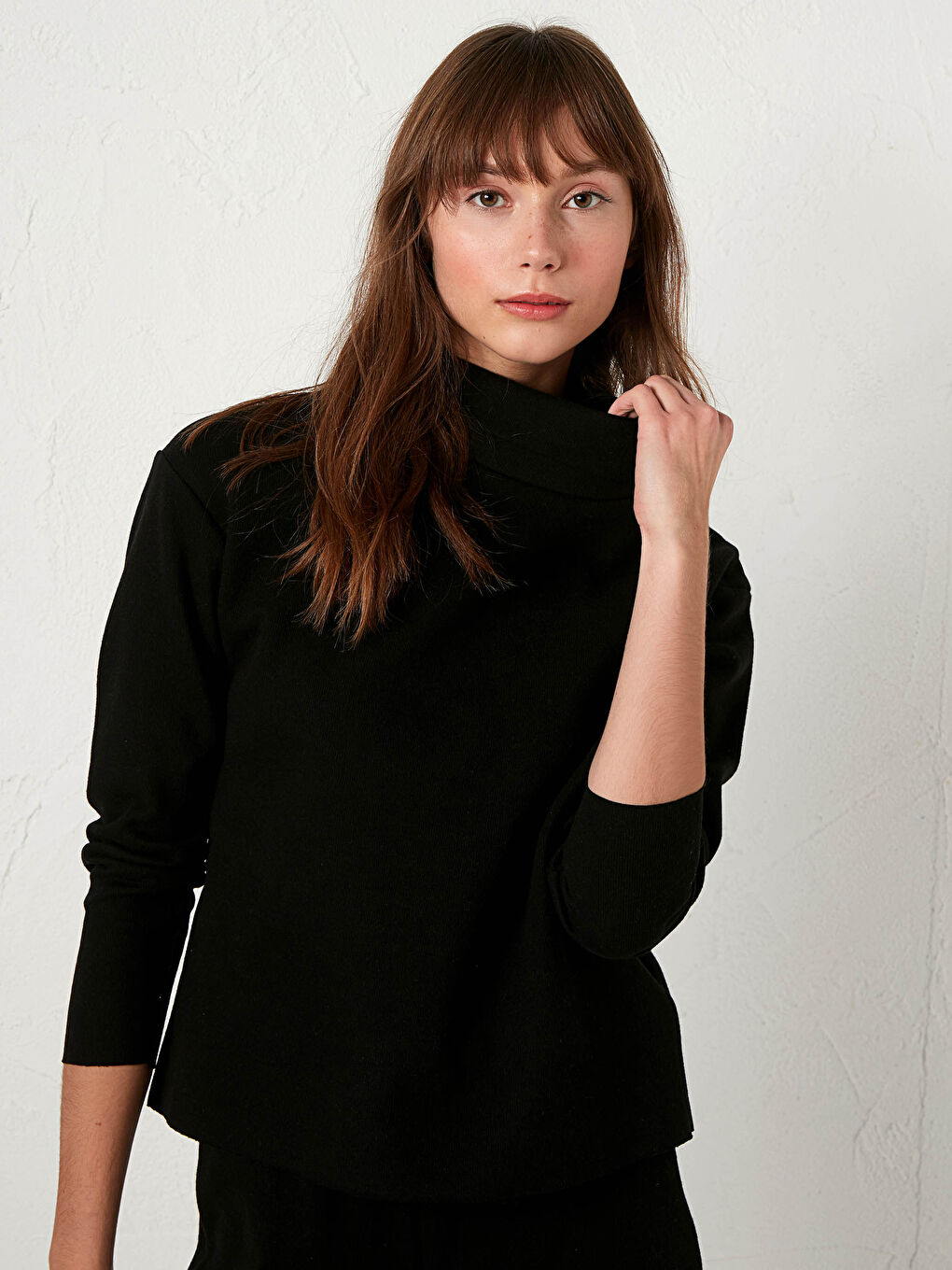 Siyah Yarım Balıkçı Yaka Sweatshirt