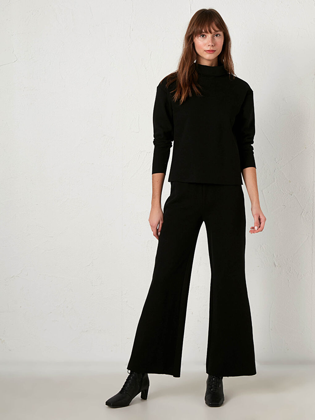 Siyah Yarım Balıkçı Yaka Sweatshirt-2