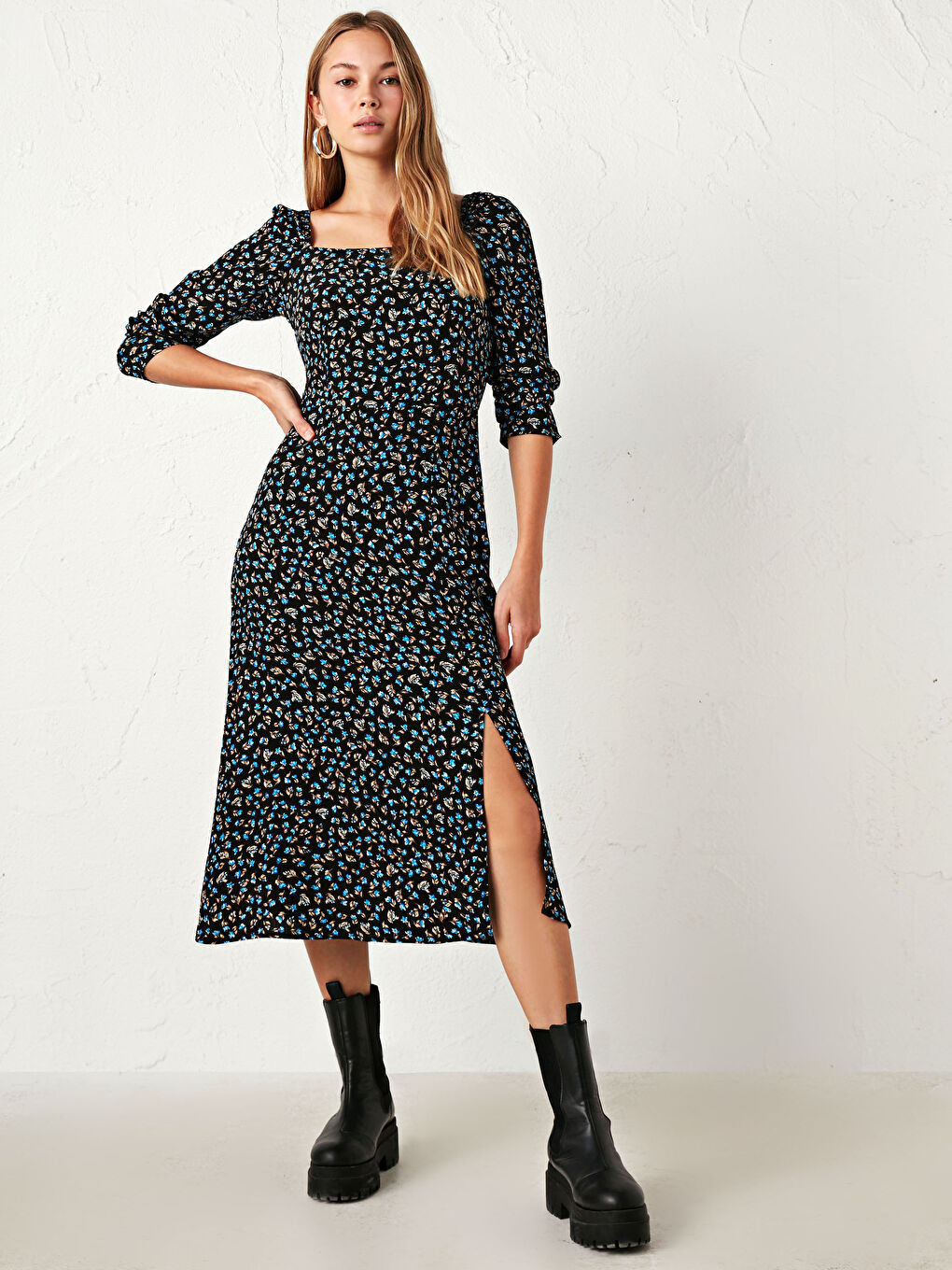 Siyah Çiçek Desenli Midi Elbise