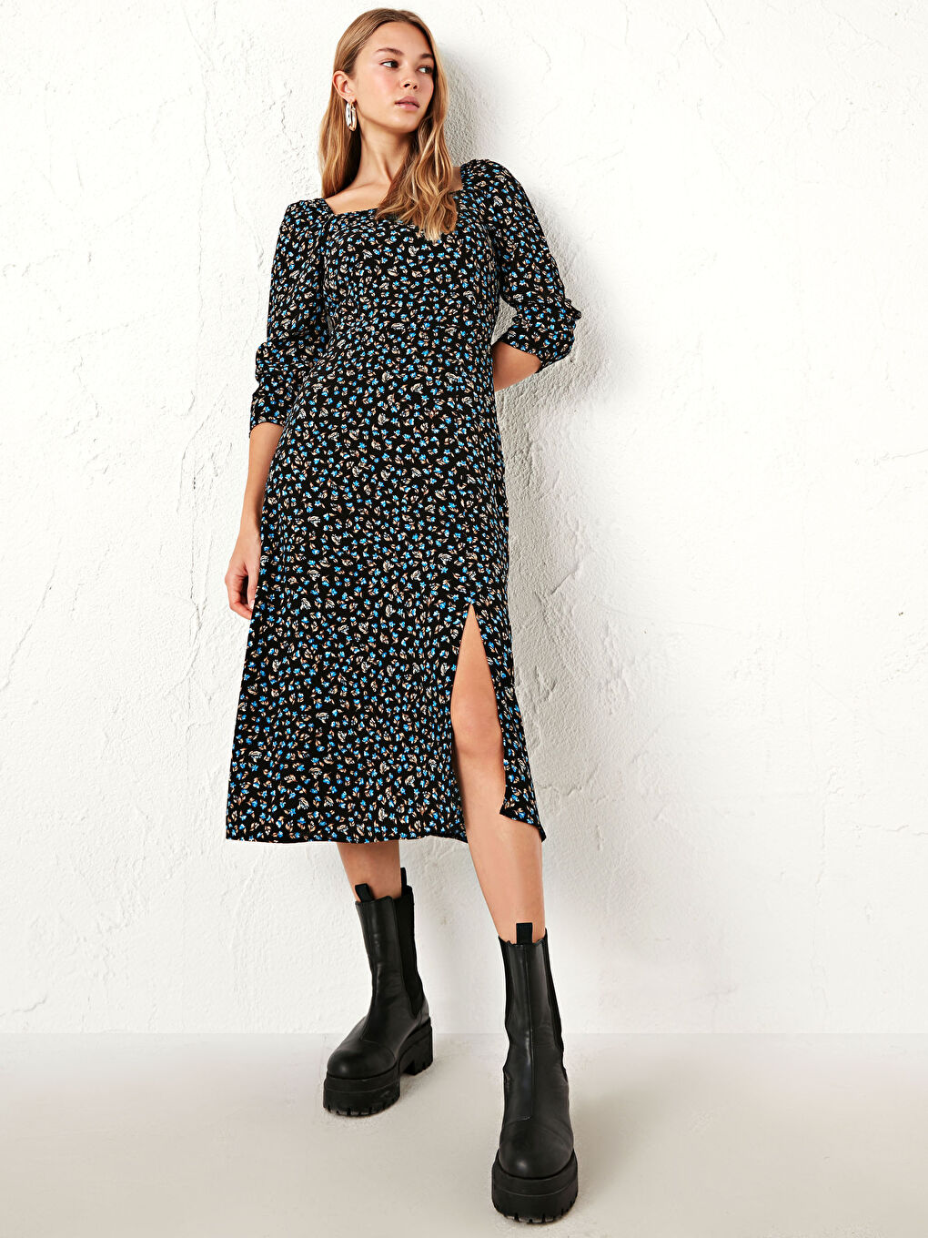 Siyah Çiçek Desenli Midi Elbise-1