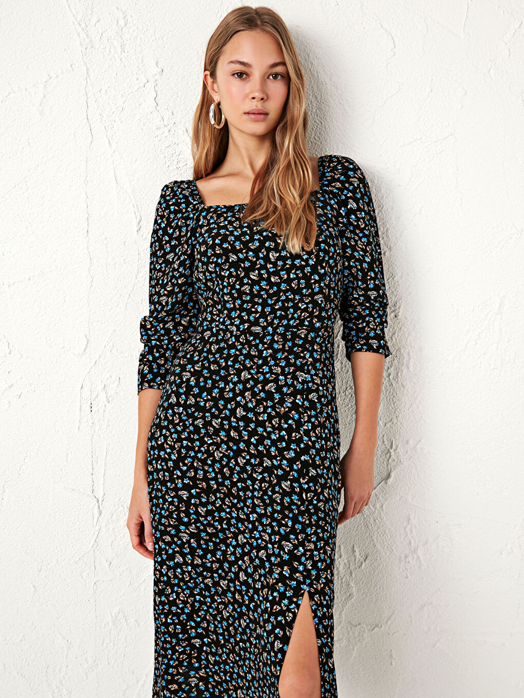 Siyah Çiçek Desenli Midi Elbise-2