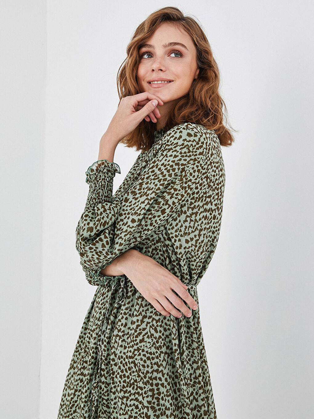 Yeşil Kuşaklı Desenli Şifon Elbise-1