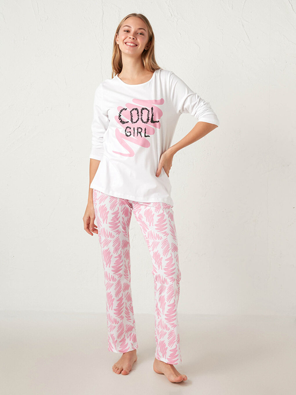 Beyaz Yazı Baskılı Pijama Takımı-4