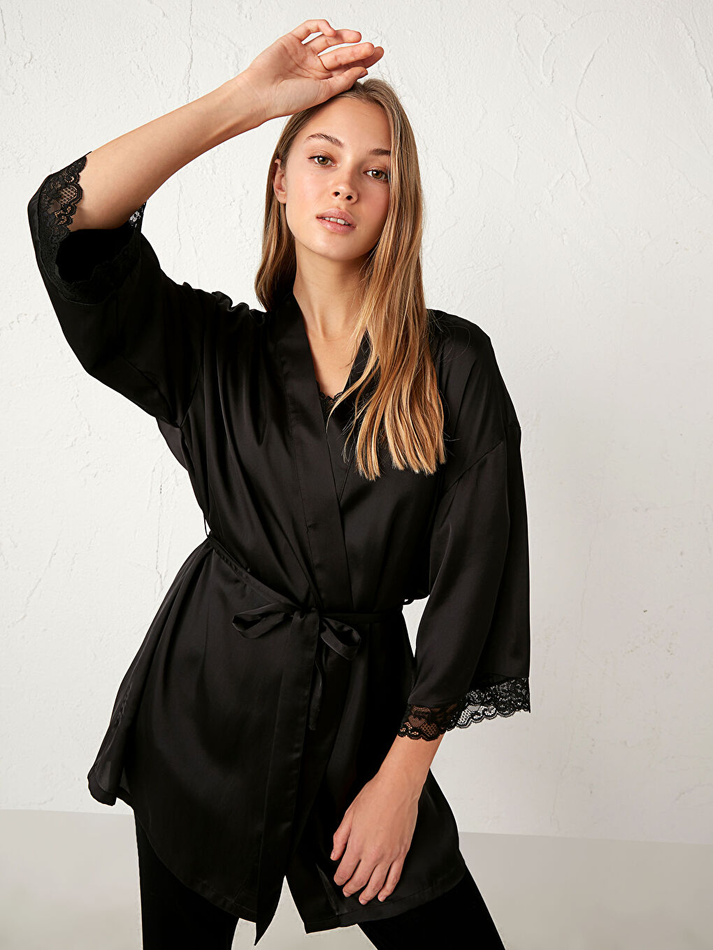 Robe de Chambre en Satin à Ceinture-1