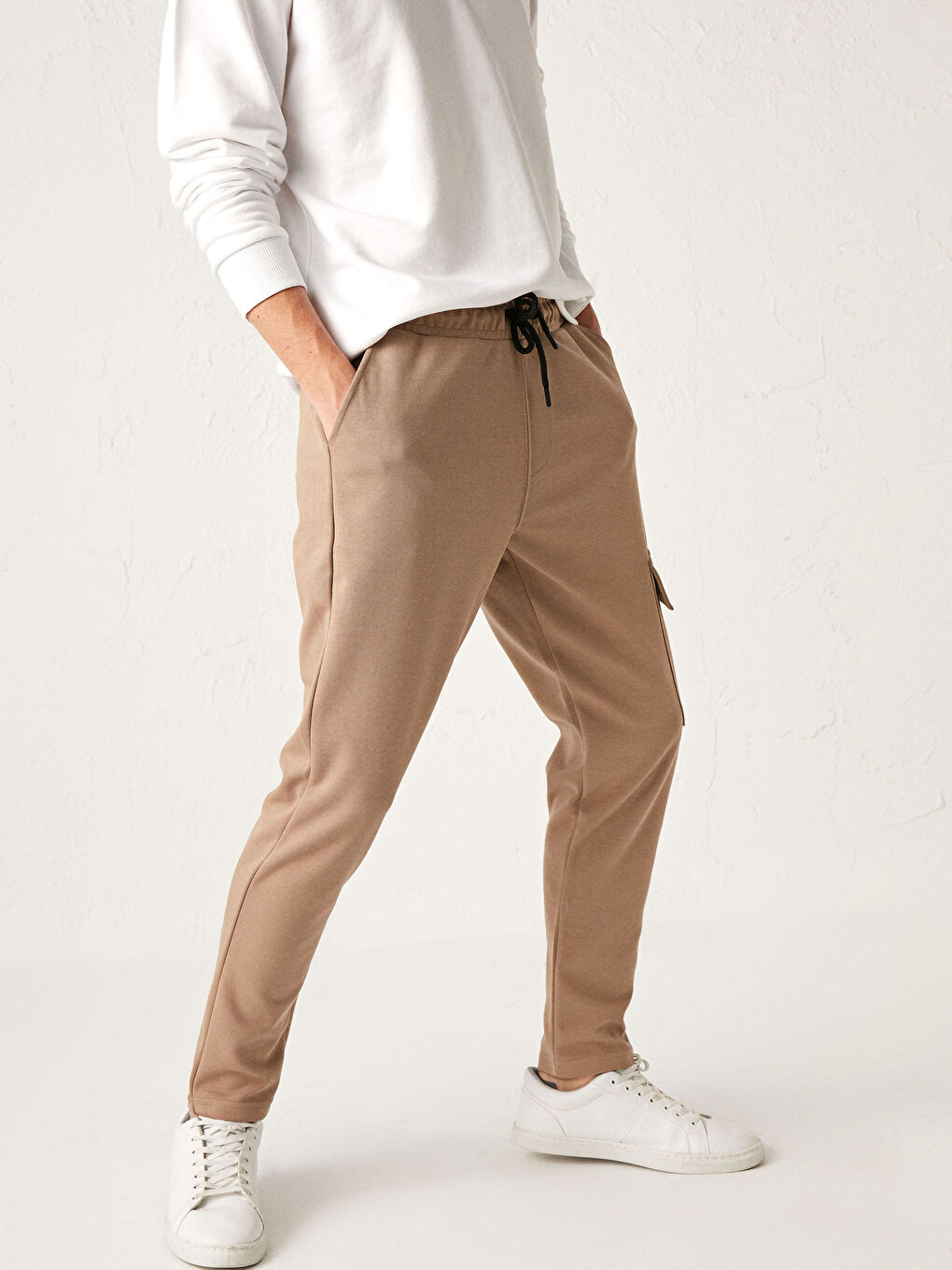 Bej Slim Fit Kargo Cepli Eşofman Altı-1