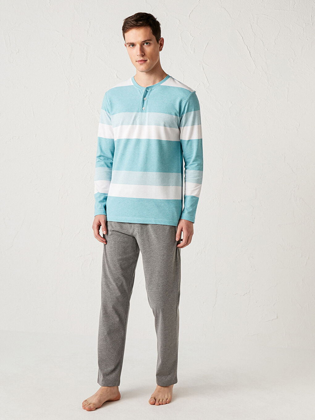 طقم بيجاما بقصة عادية