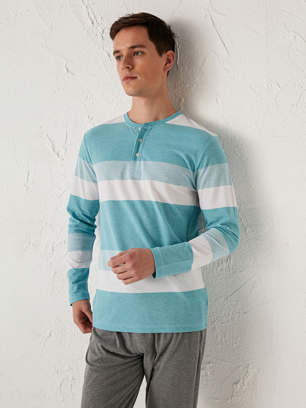 طقم بيجاما بقصة عادية-2