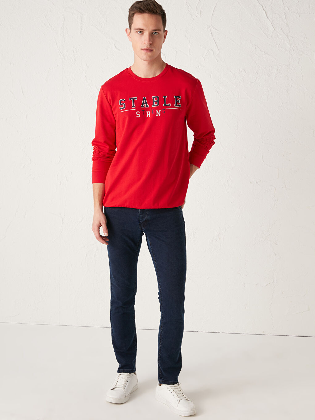 سويت شيرت مطبوع برقبة دائرية نحيف-1