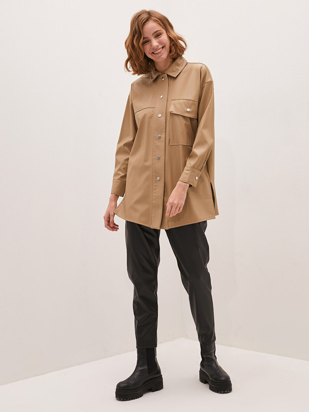 Siyah Beli Lastikli Deri Görünümlü Pantolon-2