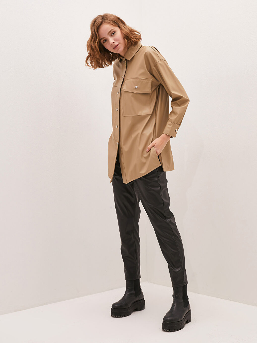 Siyah Beli Lastikli Deri Görünümlü Pantolon-5