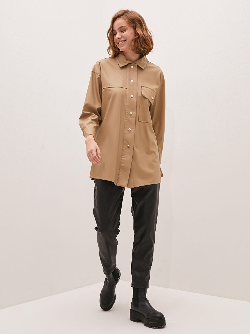 Siyah Beli Lastikli Deri Görünümlü Pantolon-1