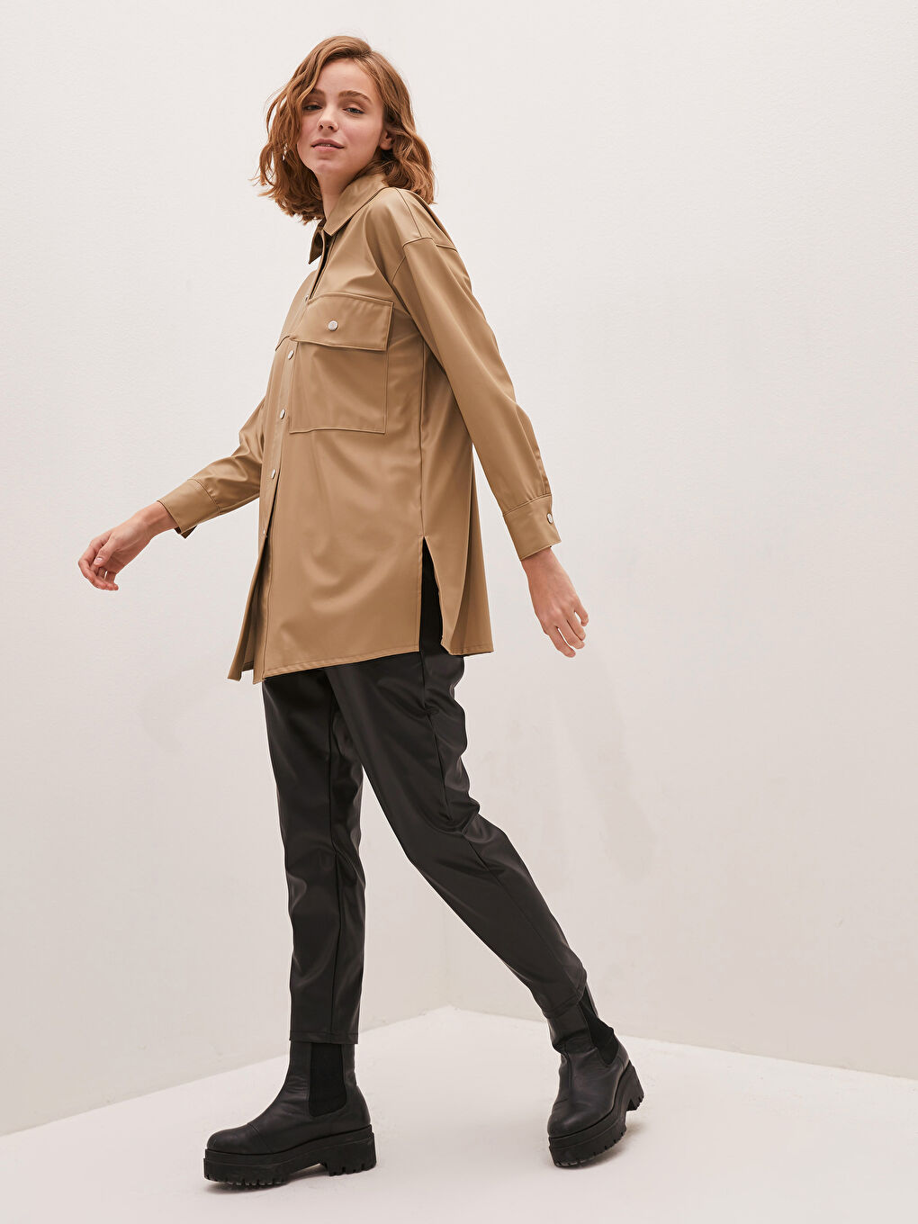 Siyah Beli Lastikli Deri Görünümlü Pantolon