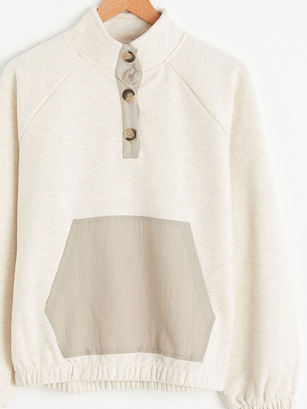 Bej Yakası Düğme Detaylı Kadın Kalın Sweatshirt-6