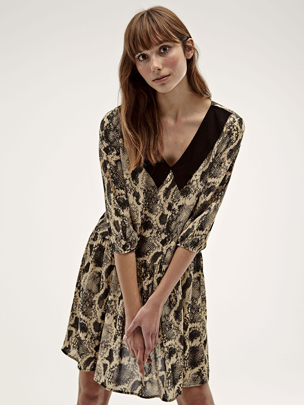 Принтті v мойынды тоқылған көйлек-2