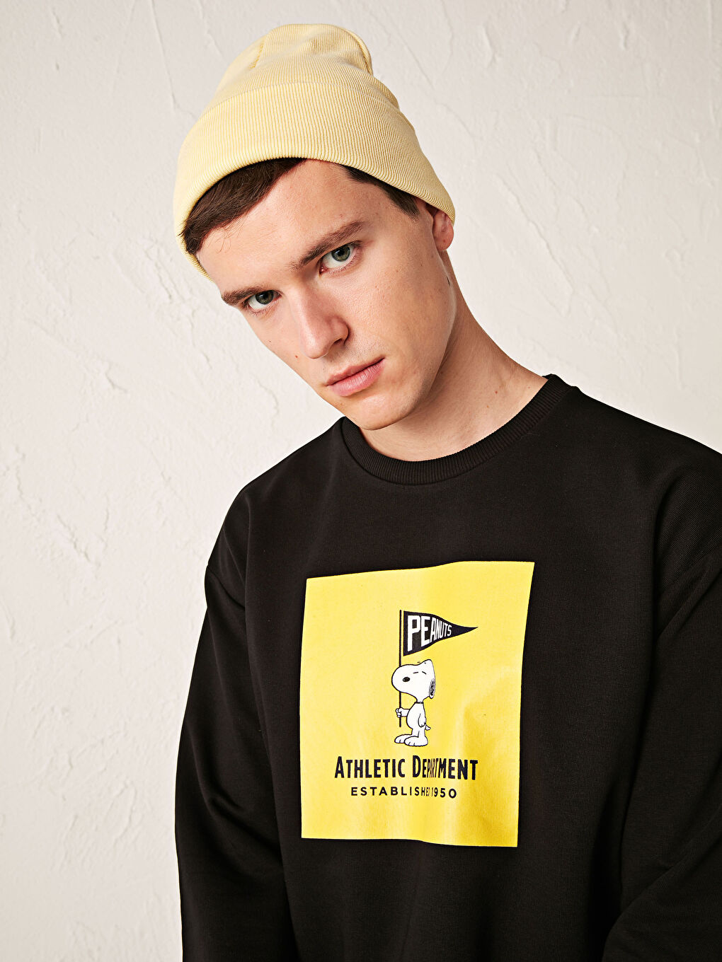 Siyah Bisiklet Yaka Snoopy Baskılı Sweatshirt