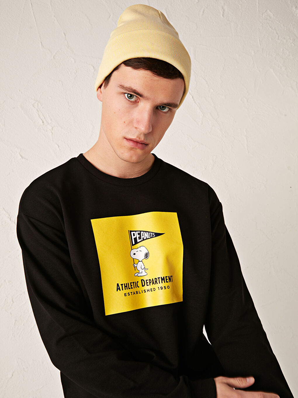 Siyah Bisiklet Yaka Snoopy Baskılı Sweatshirt-1