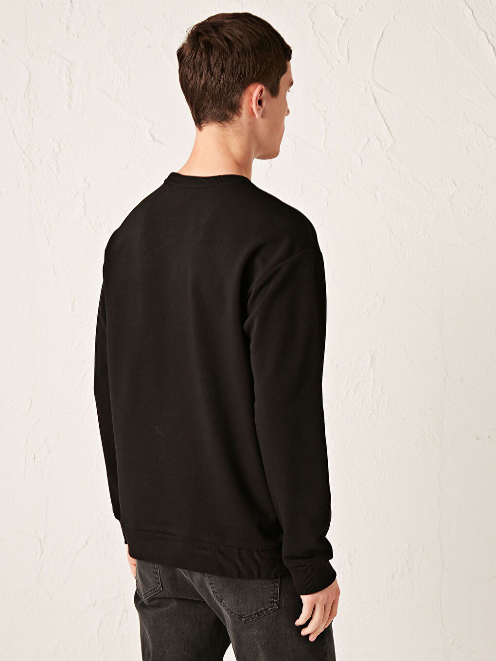 Siyah Bisiklet Yaka Snoopy Baskılı Sweatshirt-3