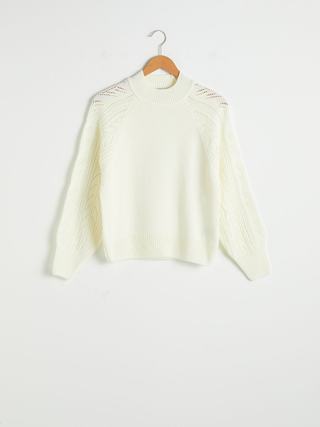 Half Turtleneck Sweater-4