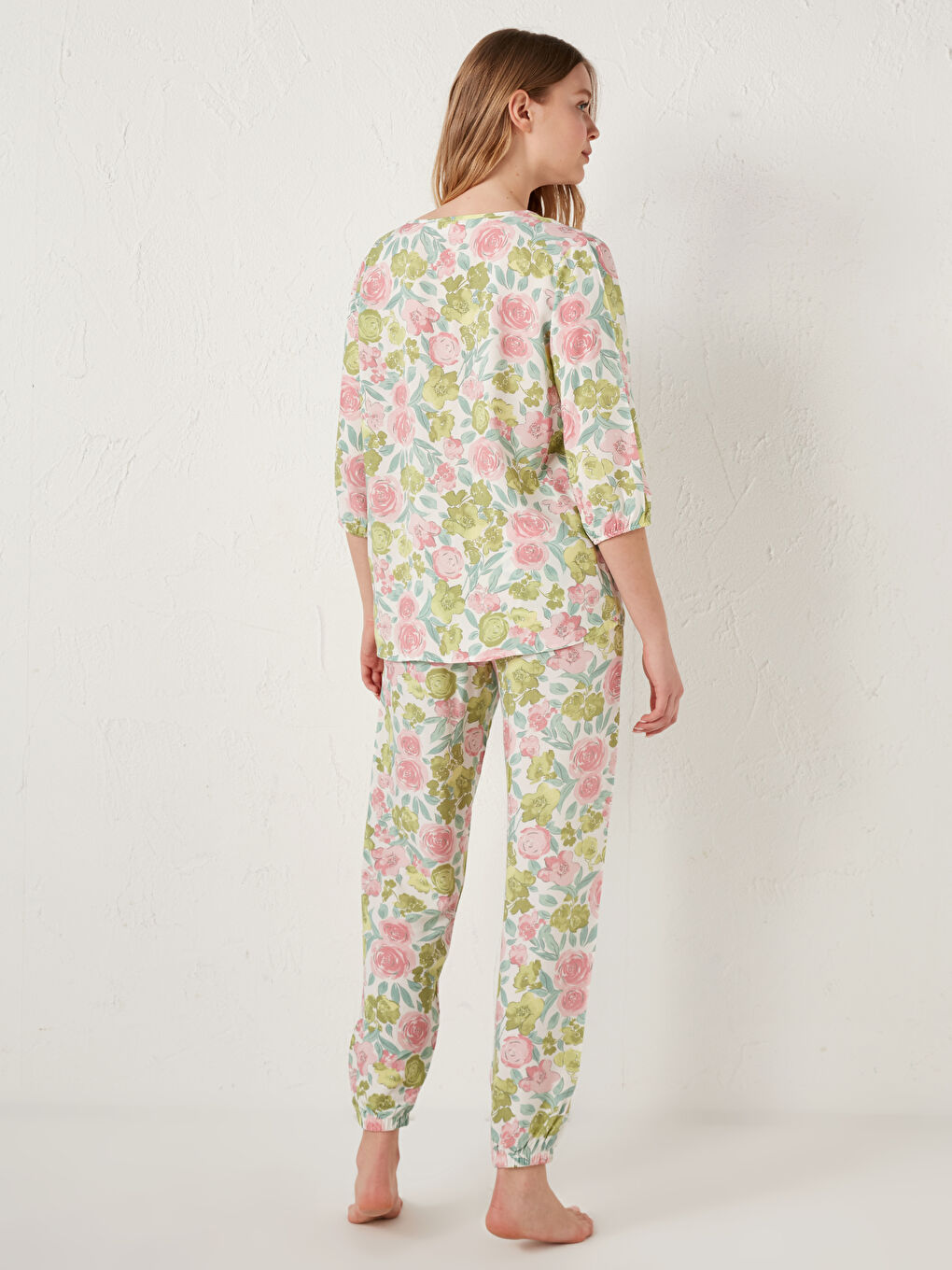 Ekru Çiçek Desenli Viskon Pijama Takımı-4
