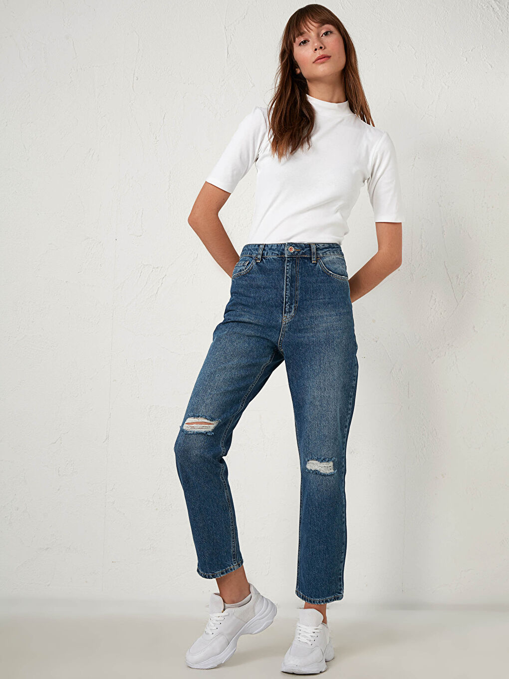 Normal Rise Straight Fit Women Jeans