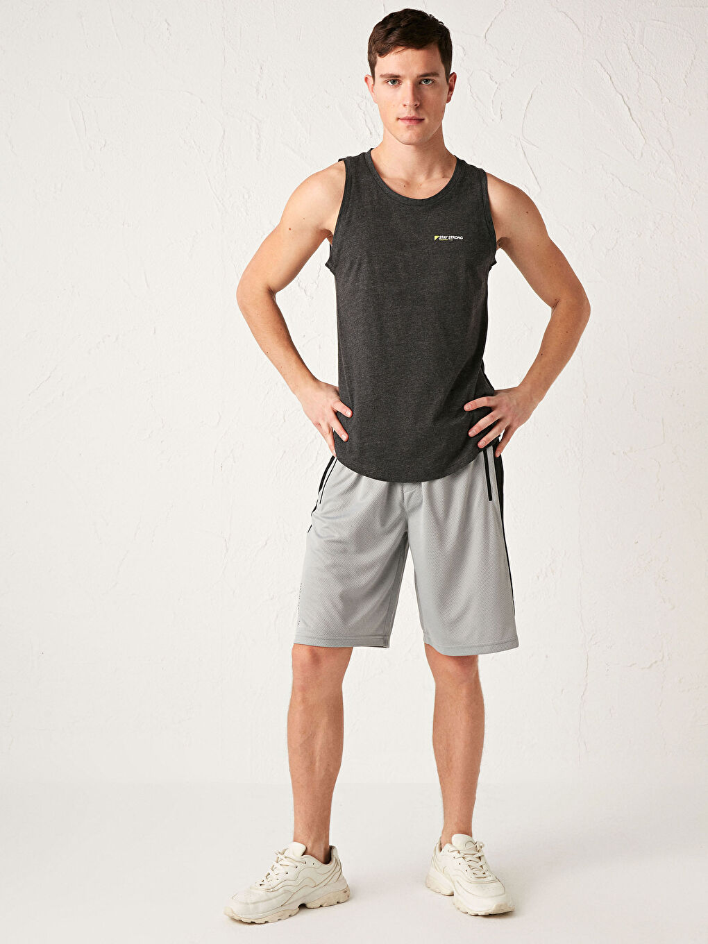 Gri Standart Kalıp Aktif Spor Şort