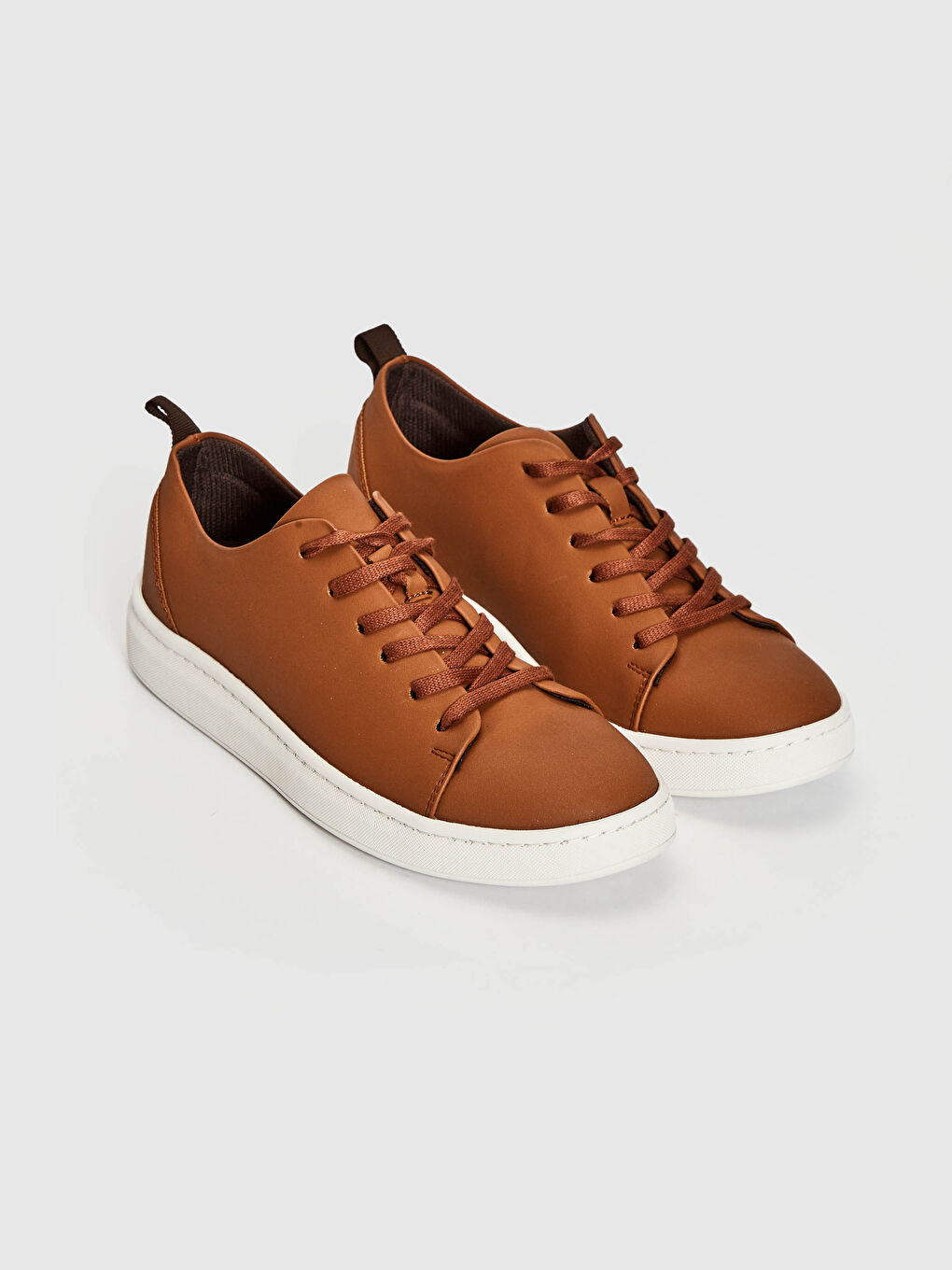 سنيكرز رجالي بأربطة